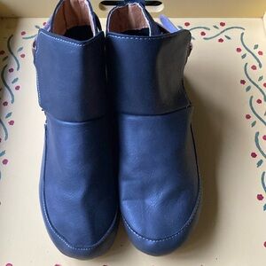 Women’s slip on ankle boot